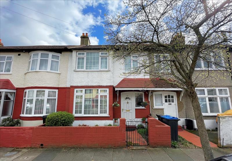 3 bedroom midterraced house for sale in Hawthorne Avenue, Mitcham, CR4