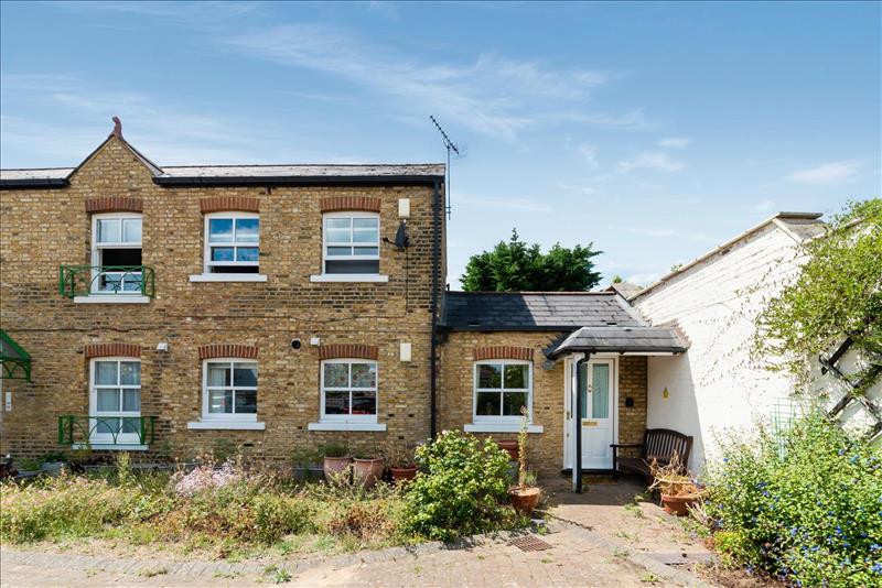 2 bedroom flat for sale in Old Stables Yard, Wimbledon, SW19 Ellisons Estate Agents