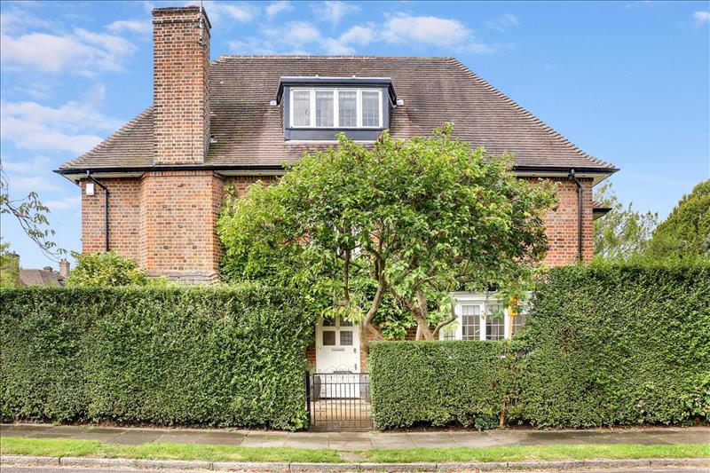 4 bedroom detached house for sale in Southway, London, NW11 Wayne