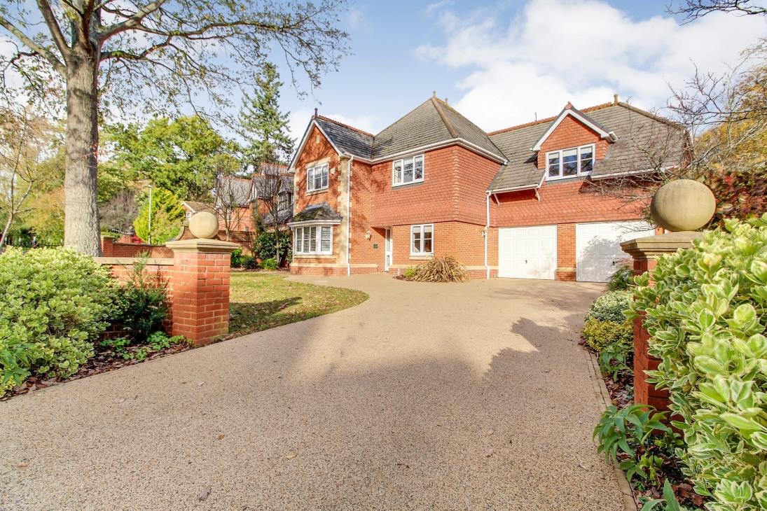 5 bedroom detached house for sale in Dellwood Park , Reading , RG4