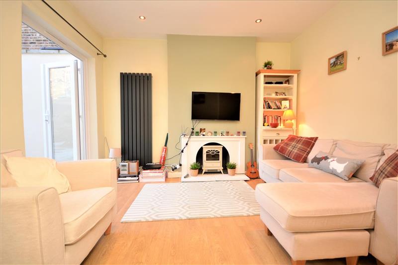 1 bedroom flat for sale in Palmerston Road, Wimbledon, SW19 Eddison White