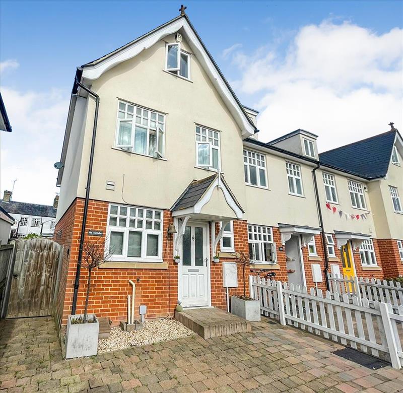 3 bedroom end of terrace house for sale in Providence, Burnham on