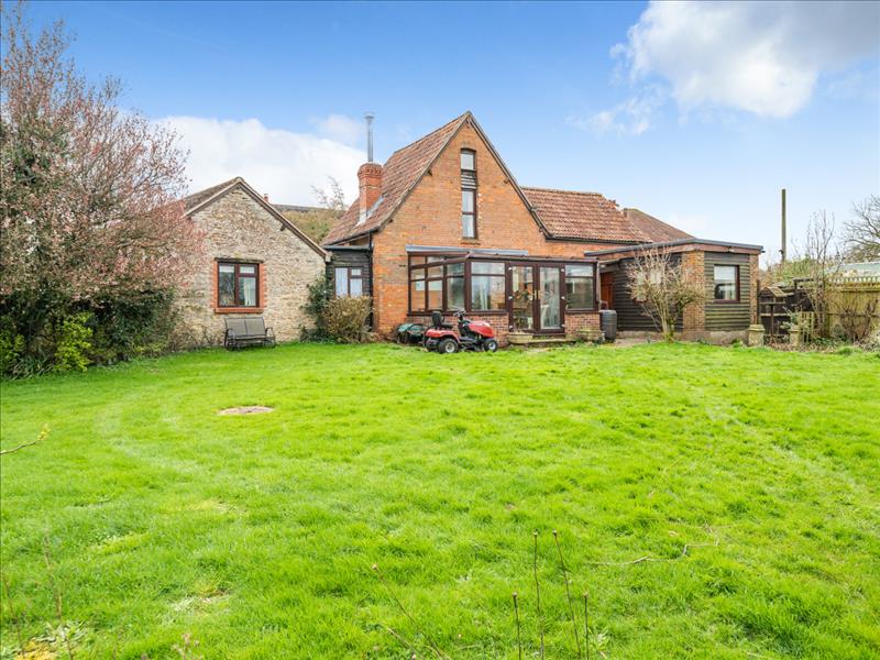 3 bedroom barn conversion for sale in Lydlinch Common, Sturminster