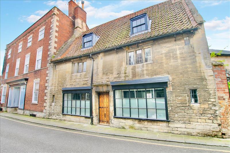 4 bedroom house for sale in Vine Street, Grantham, NG31 Mount & Minster