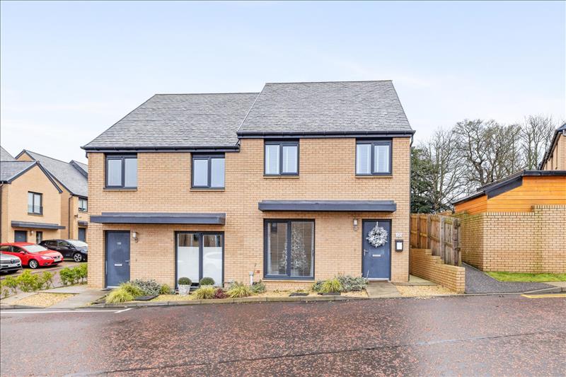 3 bedroom semidetached house for sale in 121 Tweedsmuir Drive