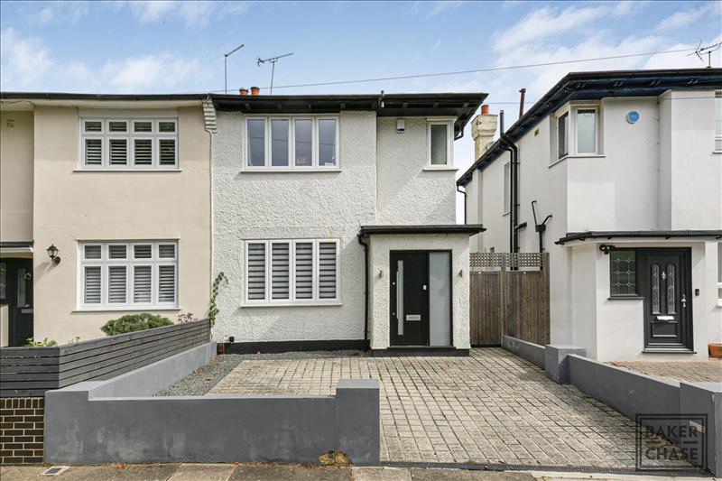 3 bedroom semidetached house for sale in Walsingham Road, Enfield, EN2