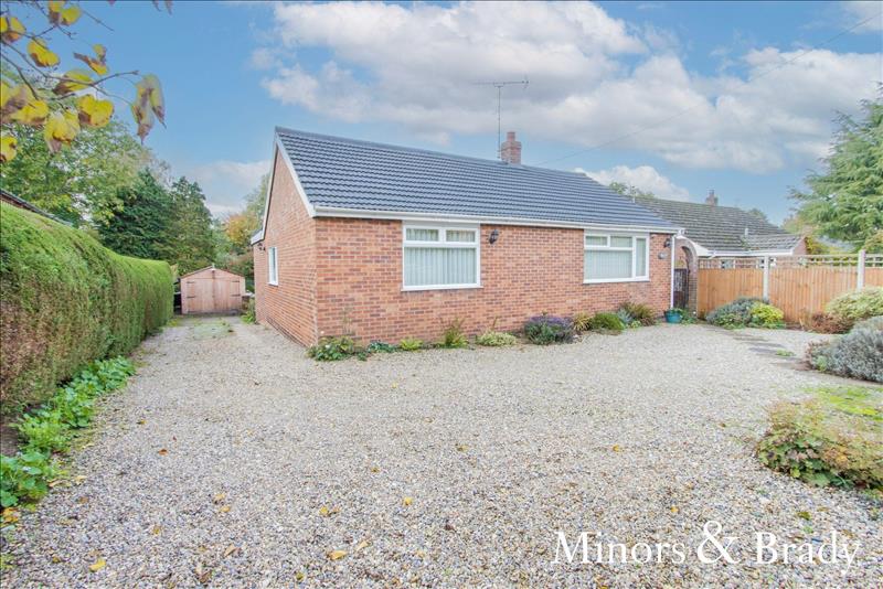 2 bedroom detached house for sale in Oak Haven Post Office Lane