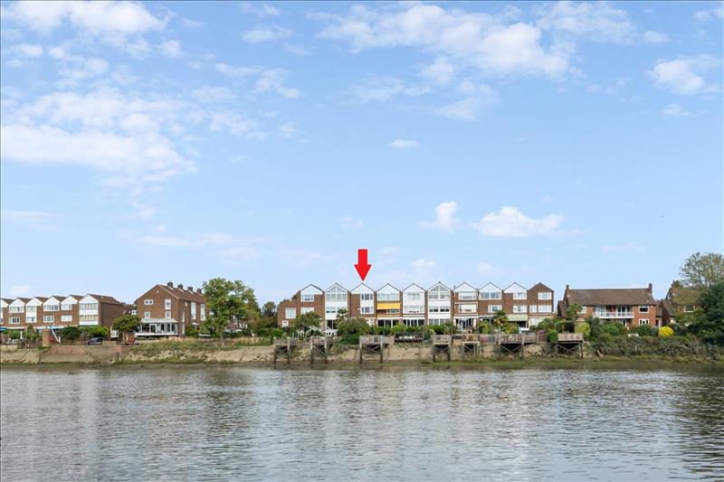 4 bedroom midterraced house for sale in Chiswick Staithe, London, W4