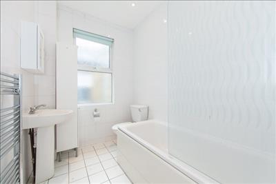 Bathroom (2).jpg
