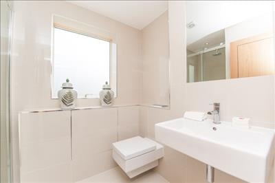 Bathroom (2).jpg