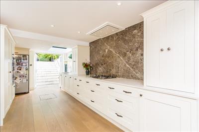Kitchen (3).jpg