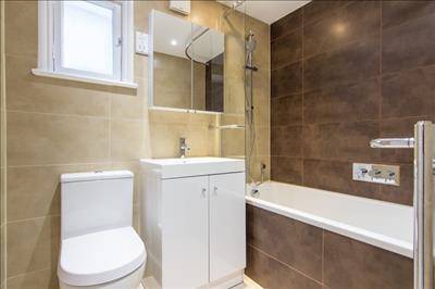 Bathroom (2).jpg
