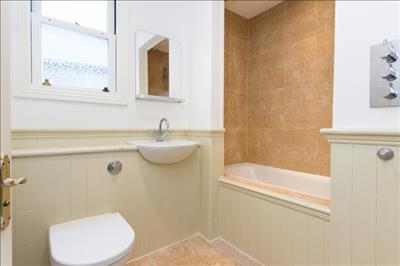 Bathroom (2).jpg