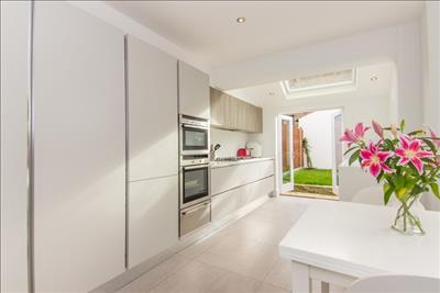 Kitchen (2).jpg
