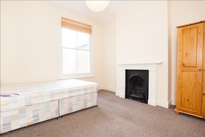 bedroom (2).jpg