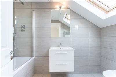 Bathroom (3).jpg
