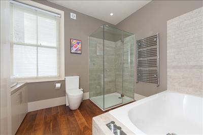 Bathroom (1).jpg