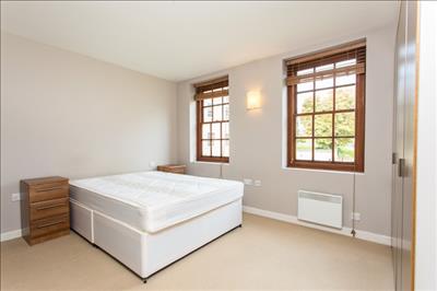 Bedroom (1).jpg