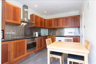 Kitchen (2).jpg