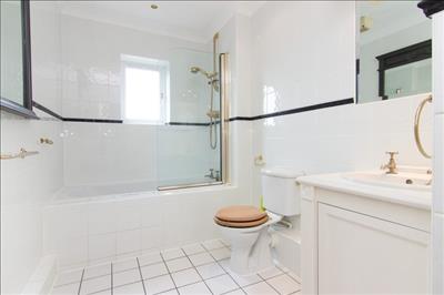 Bathroom (2).jpg