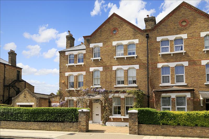 Chiswick Lane, London, W4 2JE