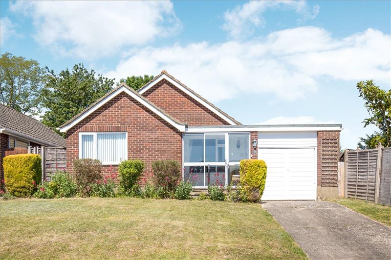 2 bedroom bungalow for sale in Barbers Walk, Hertfordshire, HP23 Nash