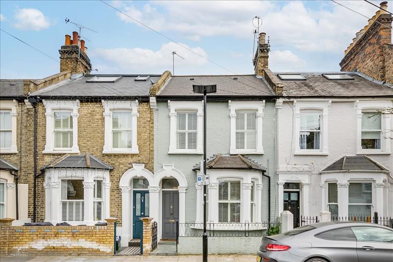 3 bedroom terraced house for sale in Road, London, W4