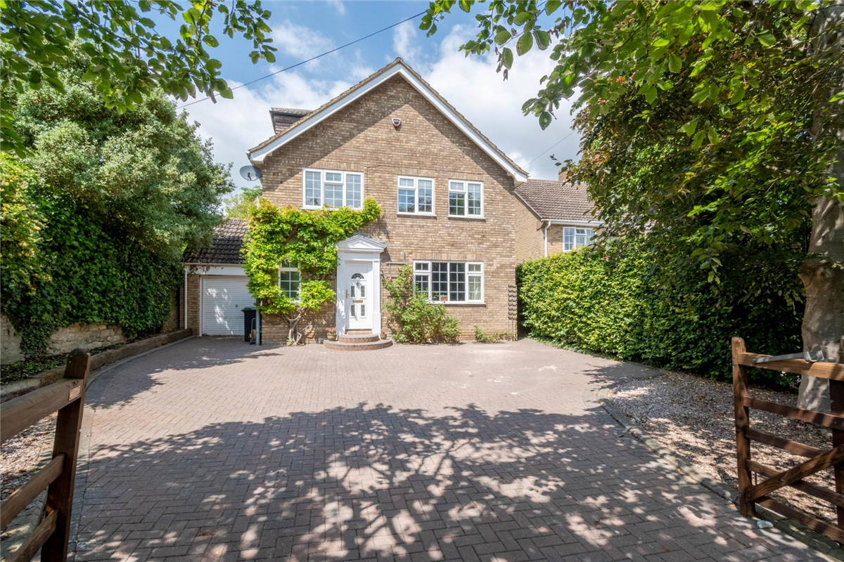 private leafy family home in rushden northamptonshire