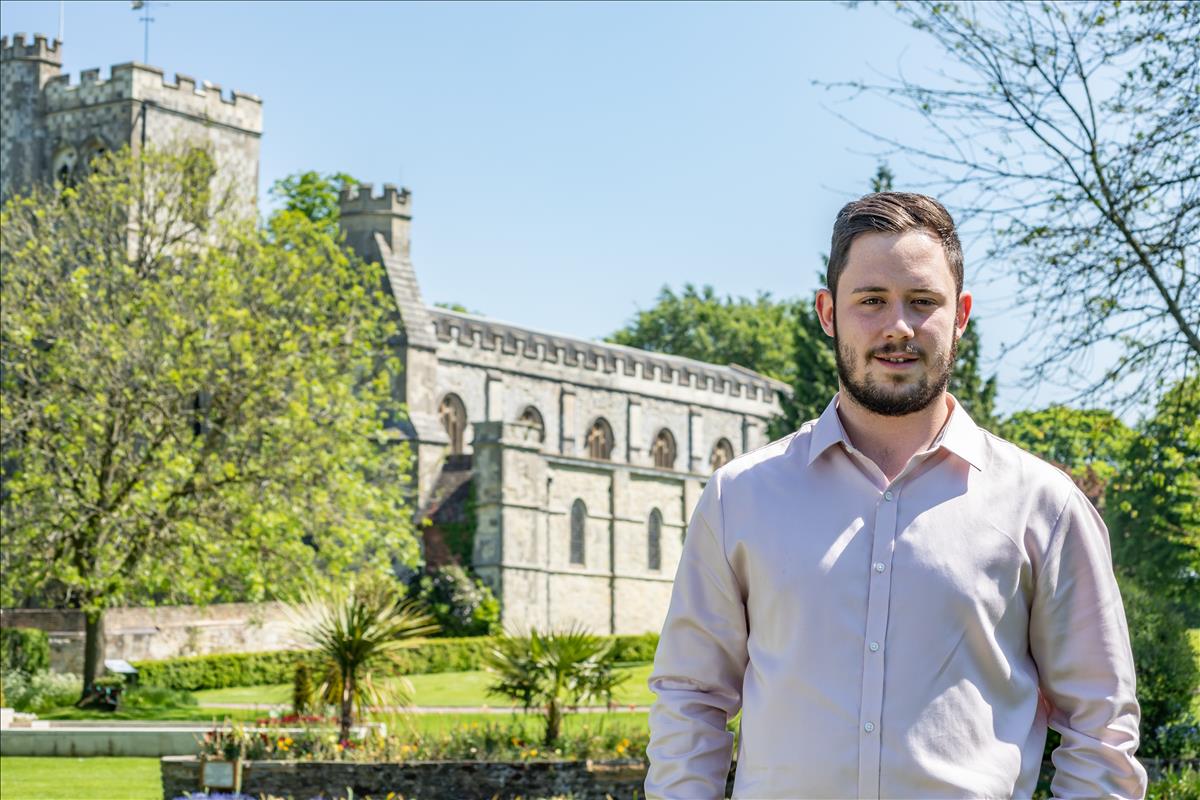 Rhys Davies - Sales Consultant